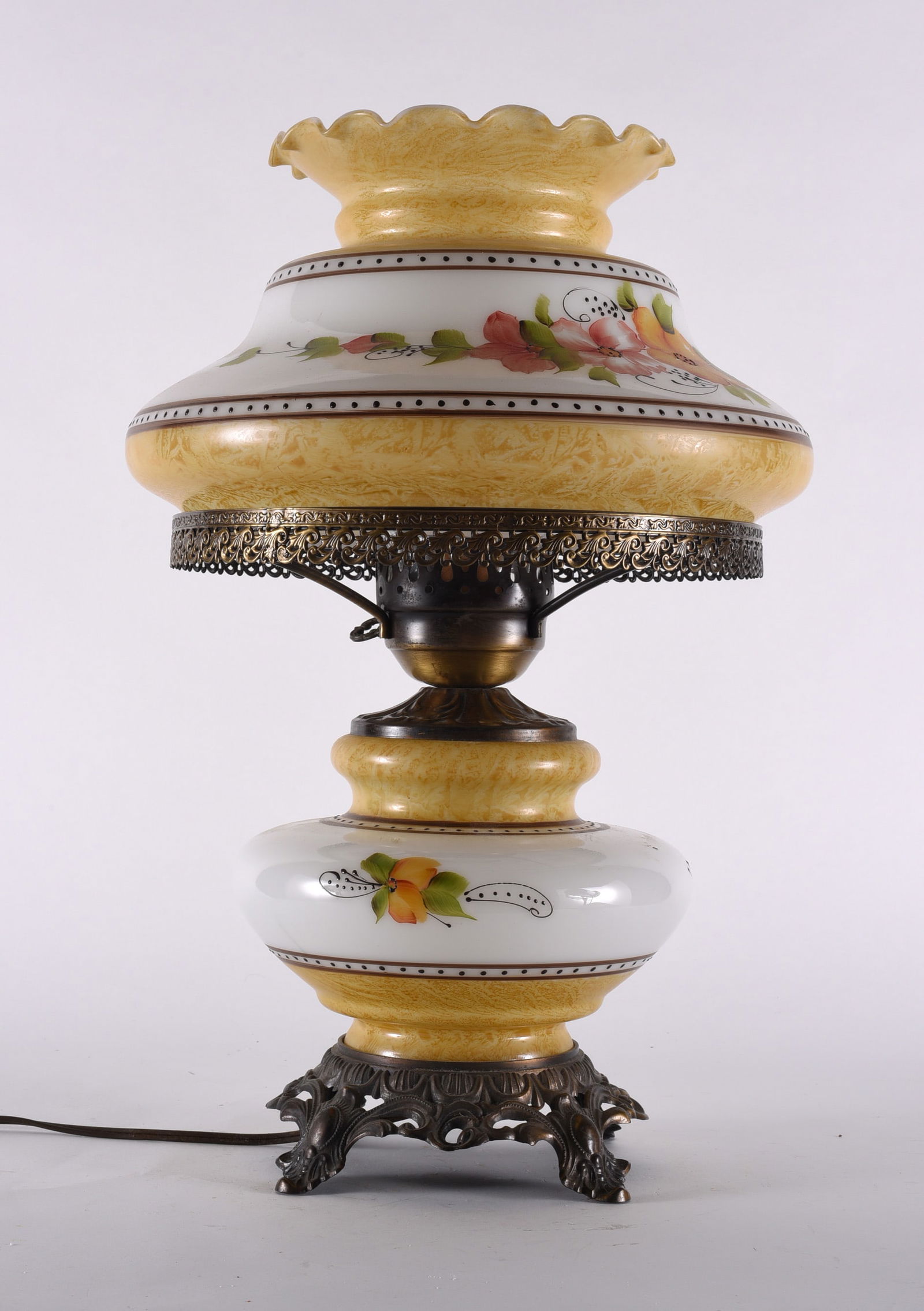 Vintage Quoizel Abigail Adams Hurricane Lamp (1 of 2)