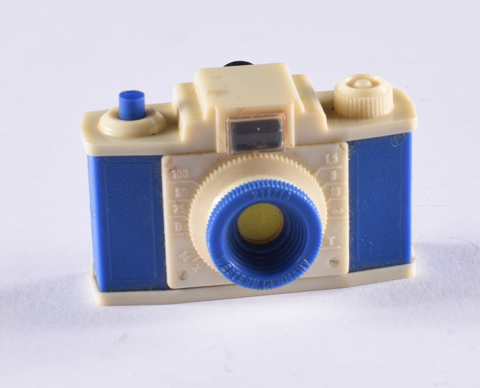 Vintage Souvenir Photo Viewer: all items are from an attic trunk. The second trunk taken out of an attic and displayed for auction. All items are small 1" to 3". We can ship items in a 6" box and fit as many as we can for aroun $10