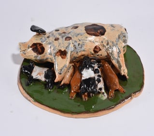 Lynn Bailey Momma Pig Figural