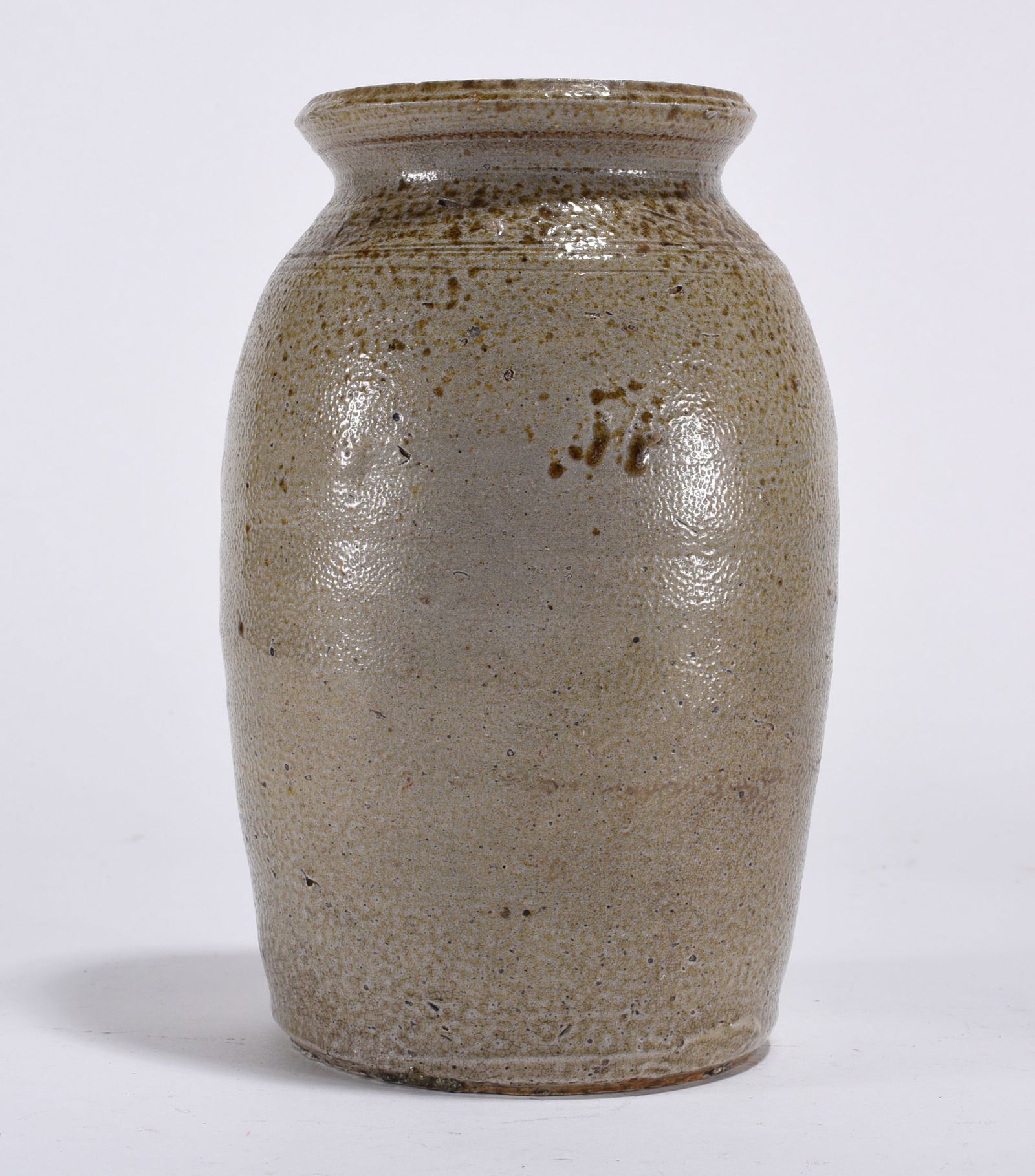 North Carolina Salt Glaze Jar ca. 1850: a very nice lite salt glaze pottery jar with rim. Good condition.