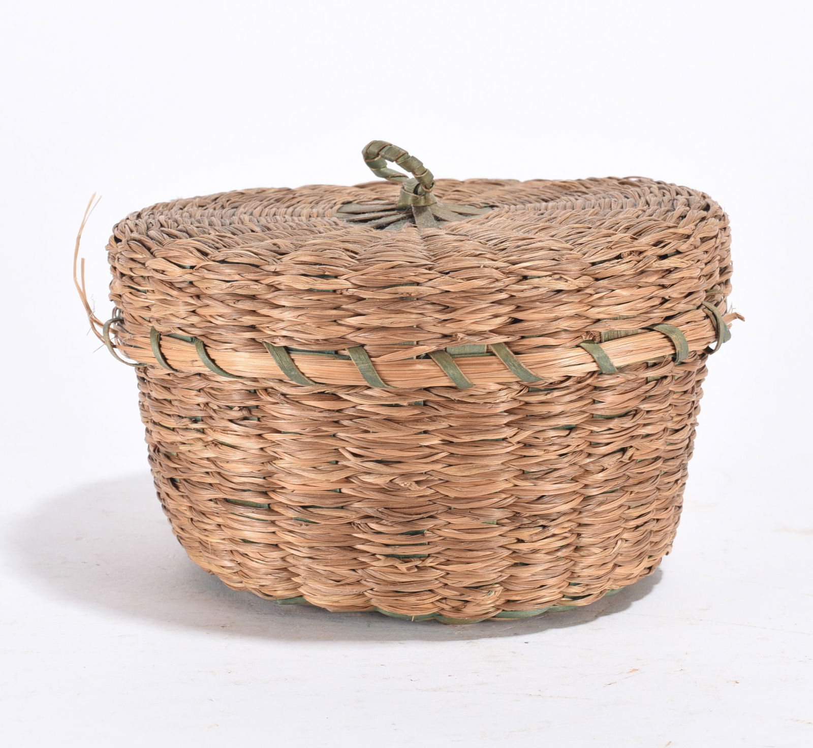 Antique Lidded Basket: 4" Antique Lidded Basket