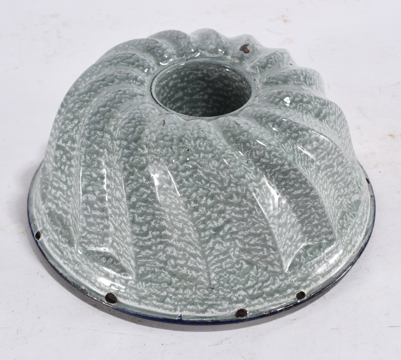 Green Speckled Graniteware Bundt Mold: Green Speckled Graniteware Bundt Mold