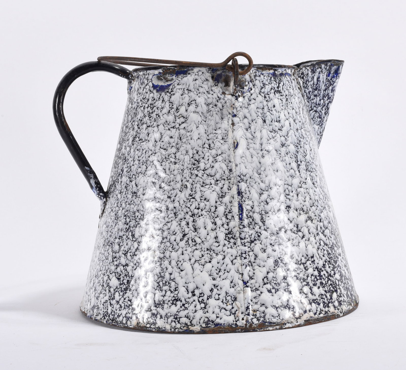 Antique Graniteware Coffee Pot: Antique Graniteware Coffee Pot We do offer in house shipping for items under 36" boxes 10"x10"x10" we can ship for around $21. boxes 18x18x18 we can ship for around $56 - $65. to get in house shipping