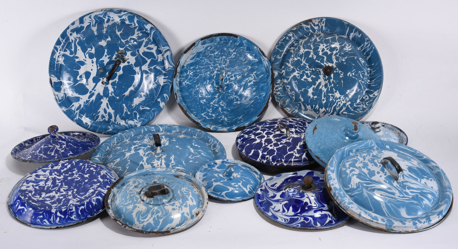 Assorted Blue and White Graniteware Lids (1 of 1)