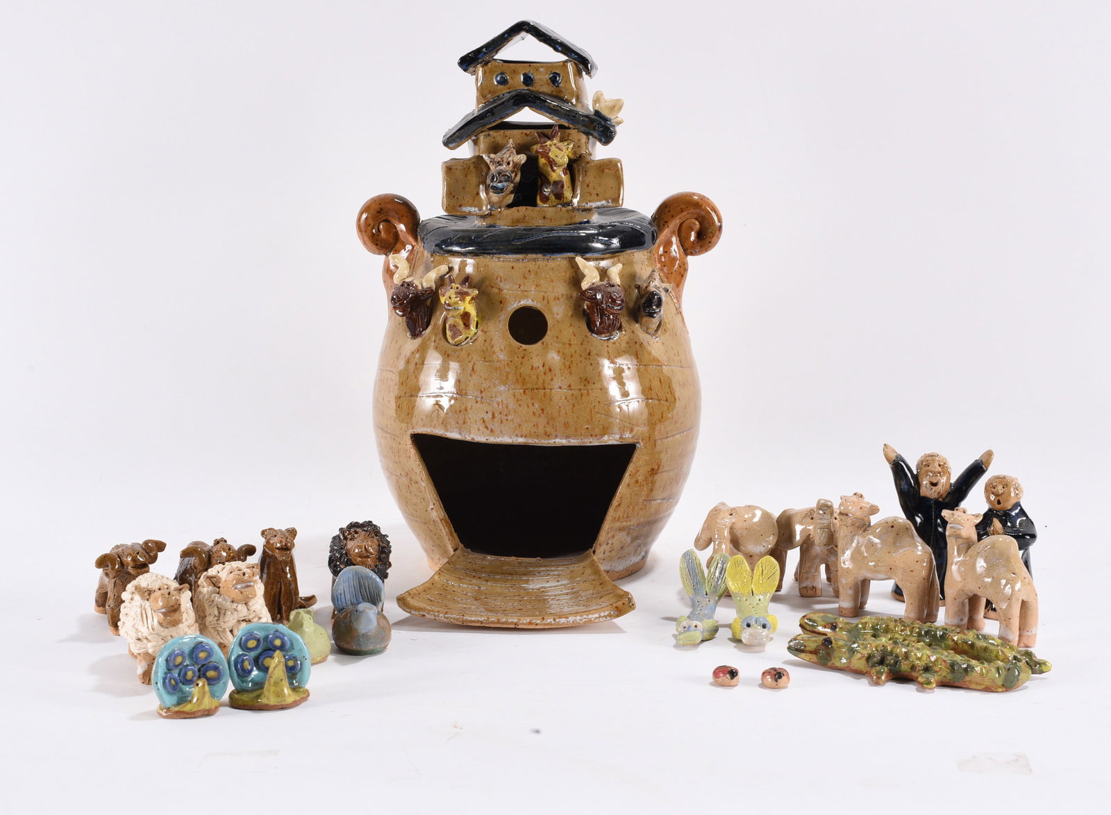 Crystal King Noah's Ark Pottery: Ark is 12" tall, animals average 2" -- Noah's Ark pottery with animals by Crystal King. 2003. please see photos for condition. All items are in estate condition We do offer in house shipping for items