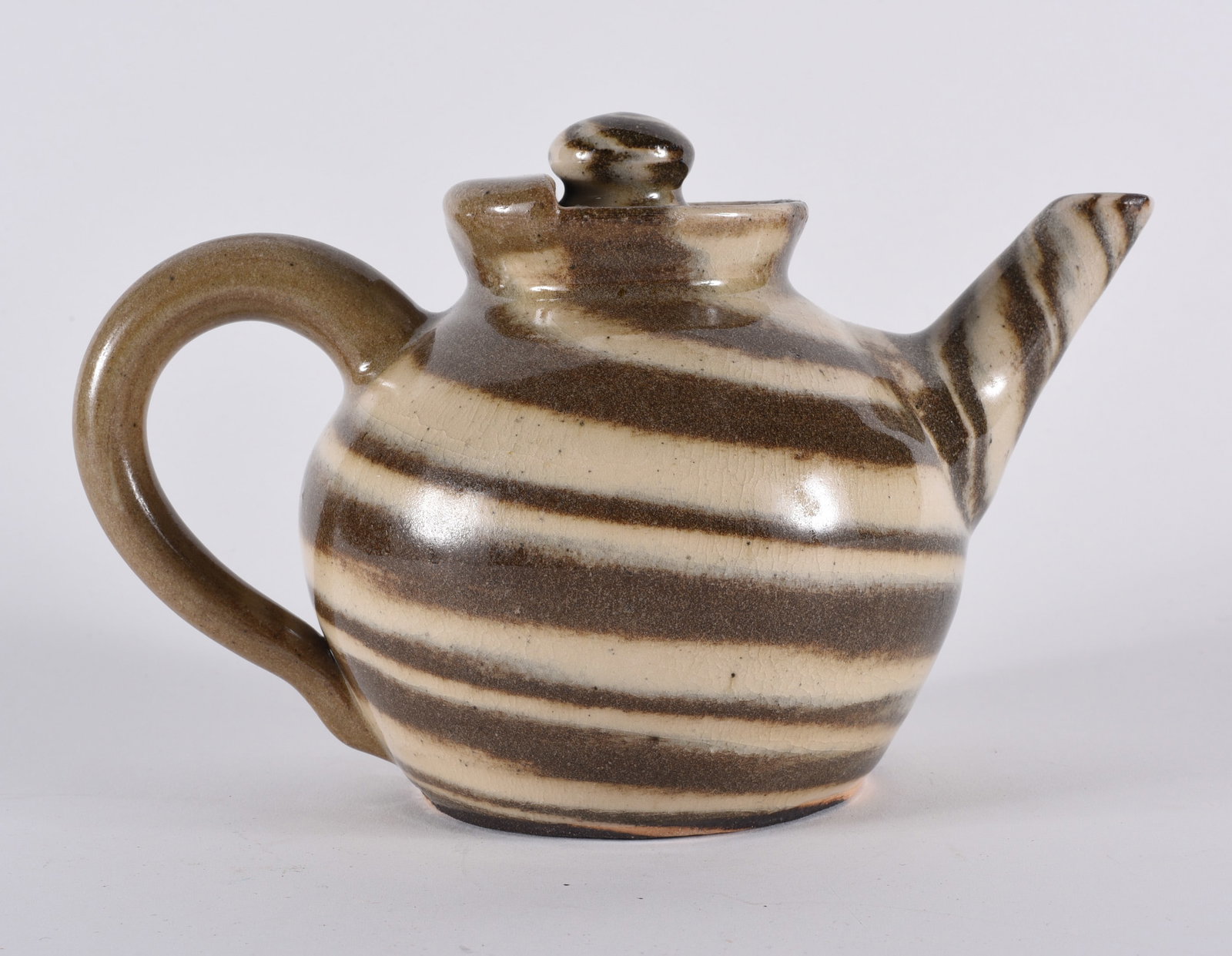 Michael Gates Swirl Teapot (1 of 3)