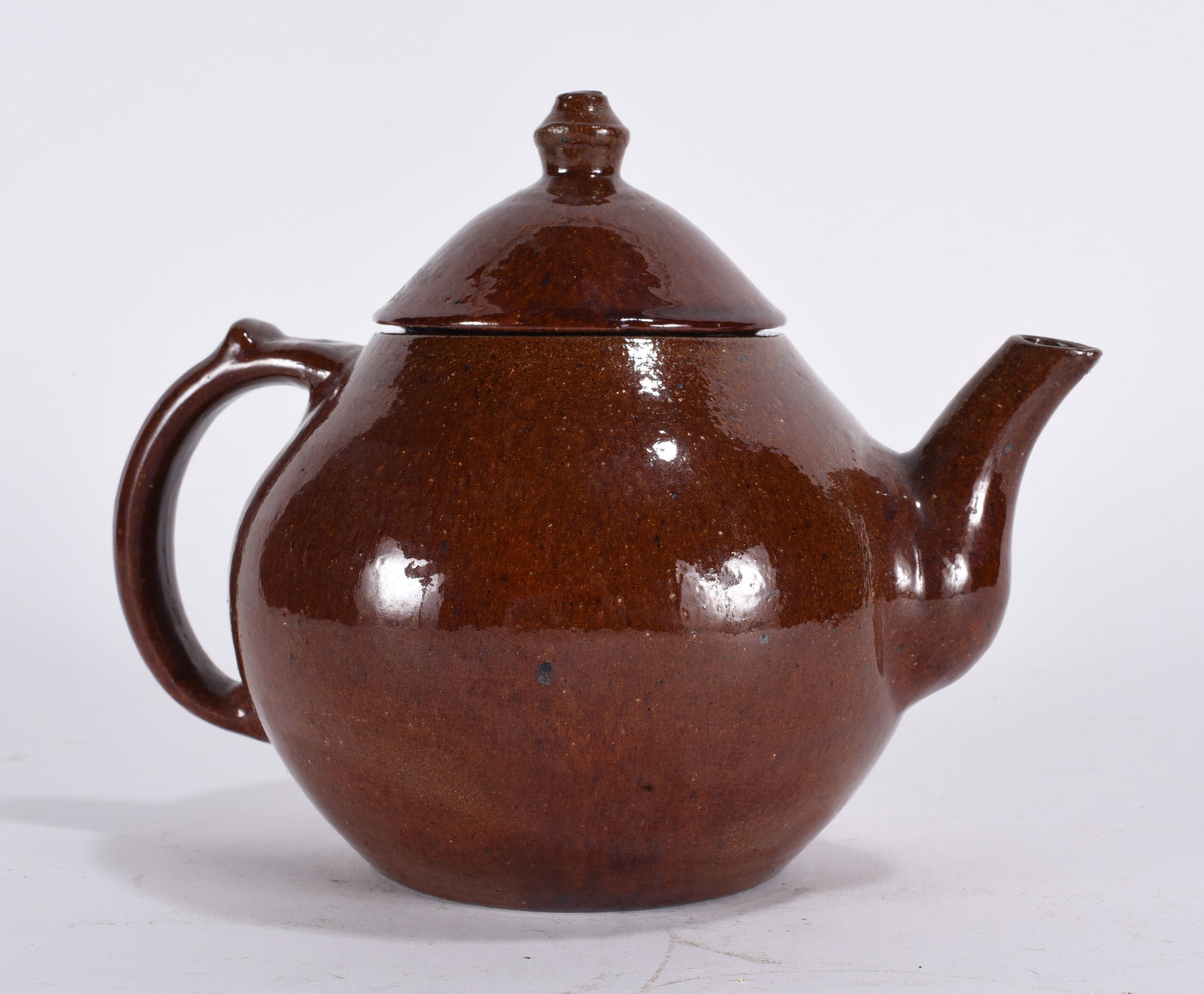Ben Owen Jugtown Tea Pot: 7" tea pot with lid, outstanding condition. Stamped on bottom. please see photos for condition. All items are in estate condition We do offer in house shipping for items under 36" boxes 10"x10"x10" we