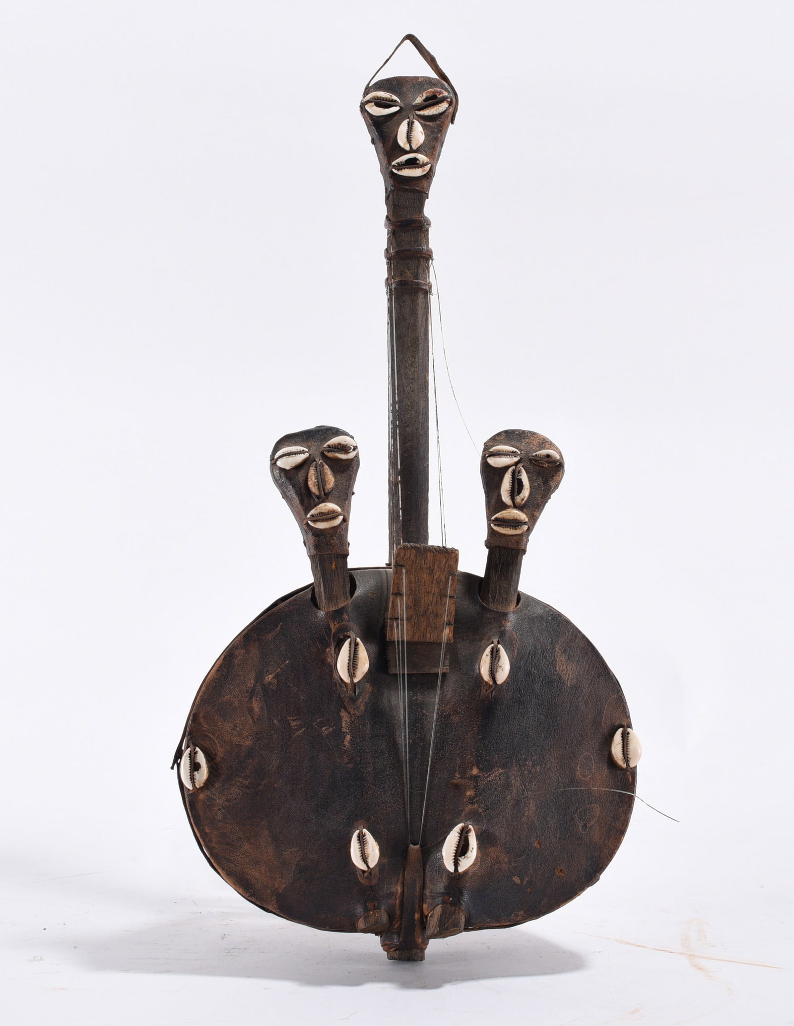African Guitar Cora Musical Instrument: 21" --African Musical Instrument with carved shells. please see photos for condition. All items are in estate condition We do offer in house shipping for items under 36" boxes 10"x10"x10" we can ship 