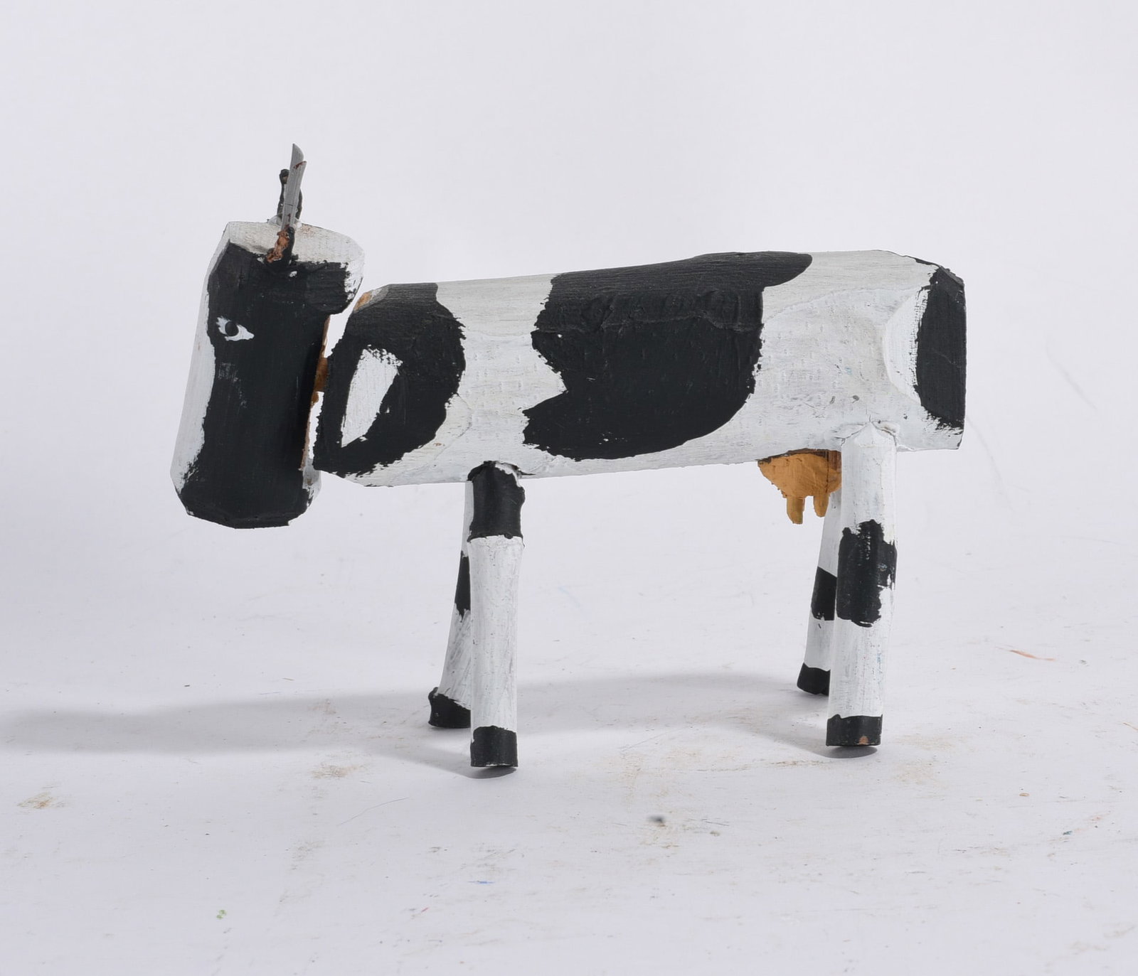 Larry Hamm Folk Carved Cow: 4"x7" -- carved wood and paint. Signed on bottom. please see photos for condition. All items are in estate condition We do offer in house shipping for items under 36" boxes 10"x10"x10" we can ship