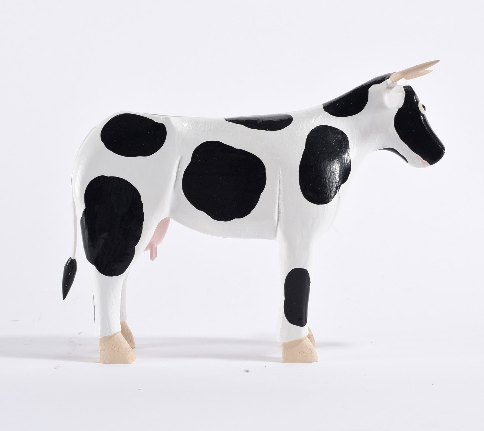 Lonnie and Twyla Money Carved Cow: 7"x10" -- carved wood and paint. Signed on foot. please see photos for condition. All items are in estate condition We do offer in house shipping for items under 36" boxes 10"x10"x10" we can ship for 