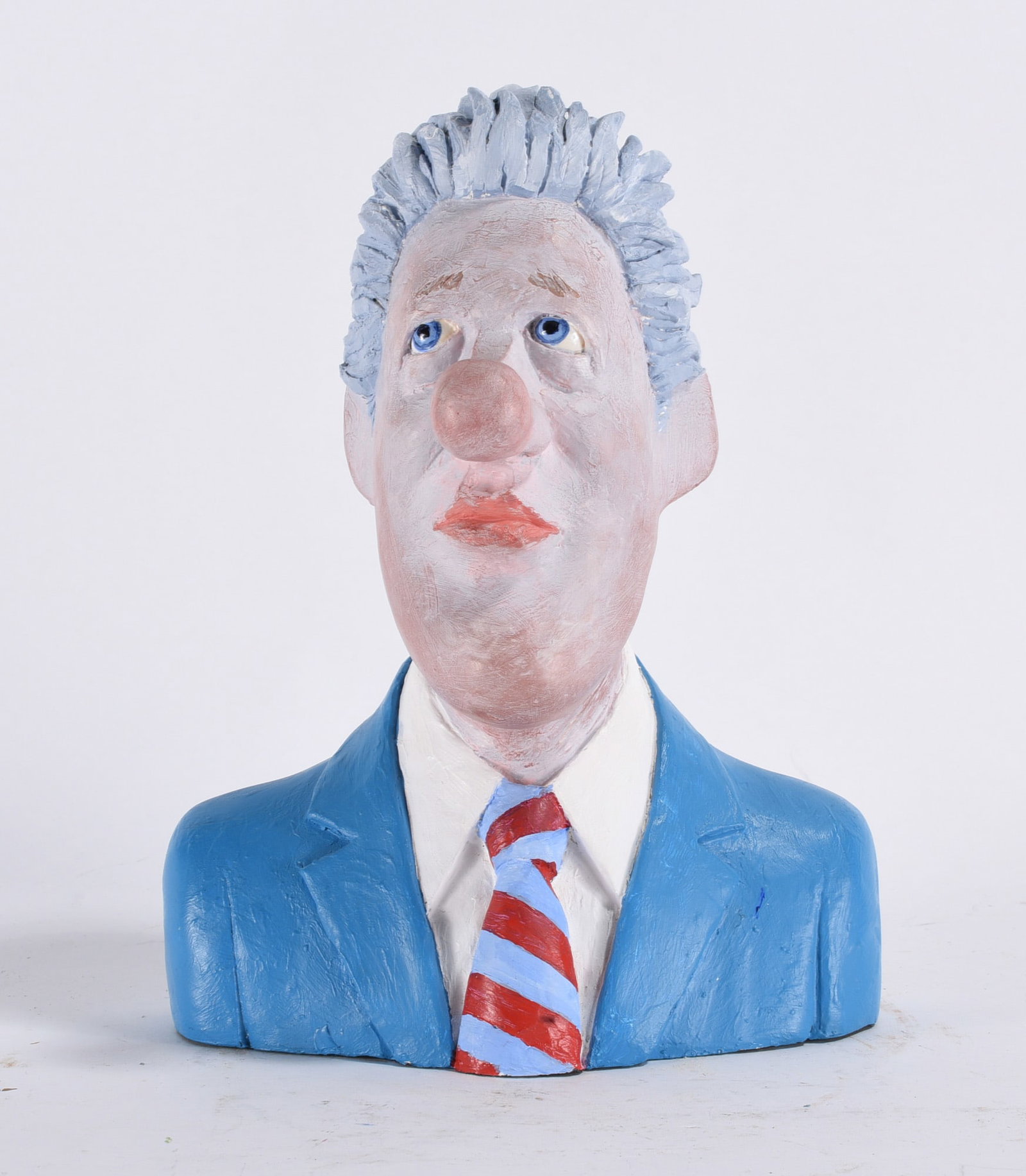 Robert Grossman Clay Sculpture of Bill Clinton: 9" - clay sculpture by Robert Grossman. Signed on back dated 1998. please see photos for condition. All items are in estate condition We do offer in house shipping for items under 36" boxes 10"x10"x10