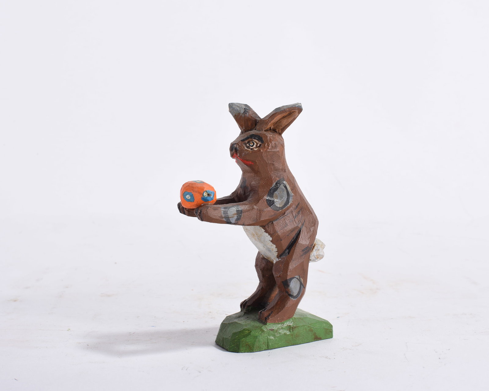 D & Ds Folk Wood Carving: 5" -- folk wood carving signed and dated 1997. please see photos for condition. All items are in estate condition We do offer in house shipping for items under 36" boxes 10"x10"x10" we can ship for ar