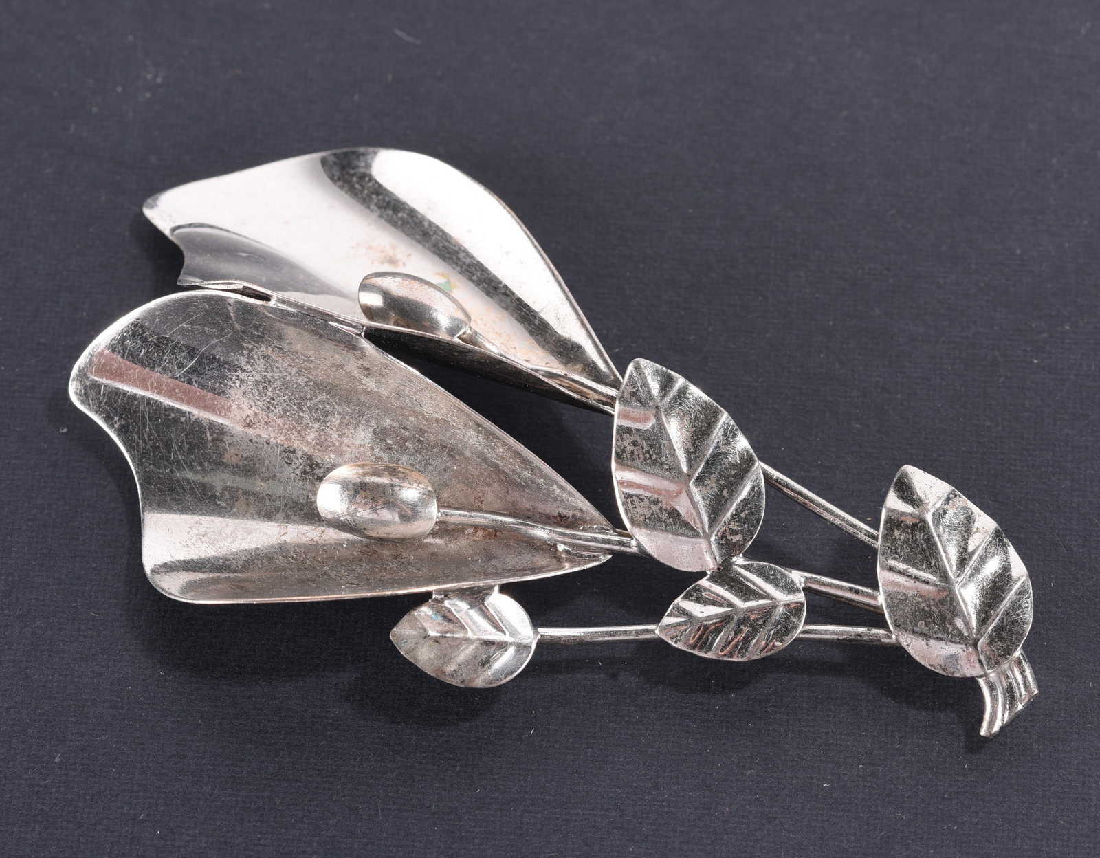 Sterling Silver Calla Lily pin marked sterling - 17.7 grams (1 of 2)