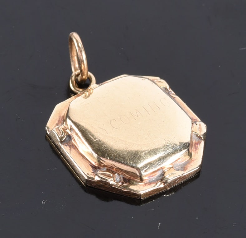 14k gold charm - 4.3 grams.: 14k gold charm - 4.3 grams.