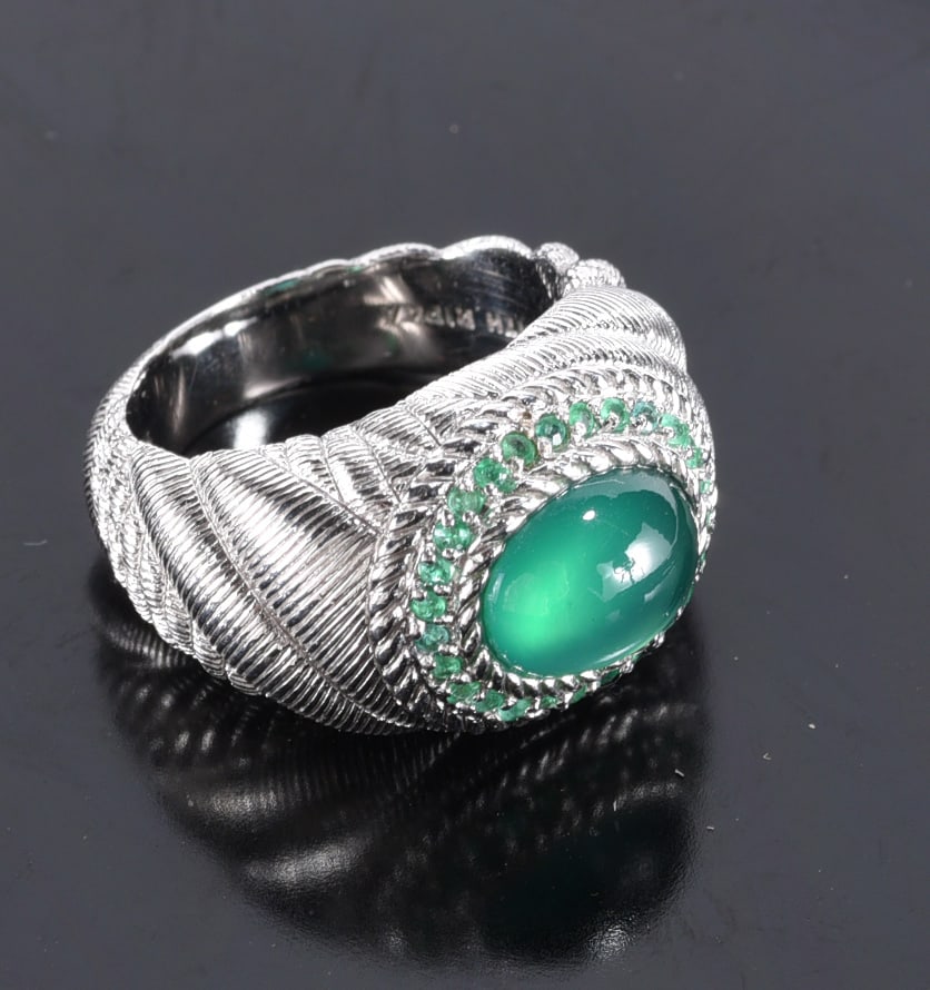 Judith Ripka Sterling Silver w/l ab E/W emerald. Ring. Size 6-1/2: Judith Ripka Sterling Silver w/l ab E/W emerald. Ring. Size 6-1/2