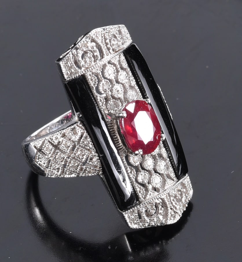 Sterling Silver China art deco ring. With oval red stone and black onyx sides. Carol Brodie. Ring. (1 of 2)