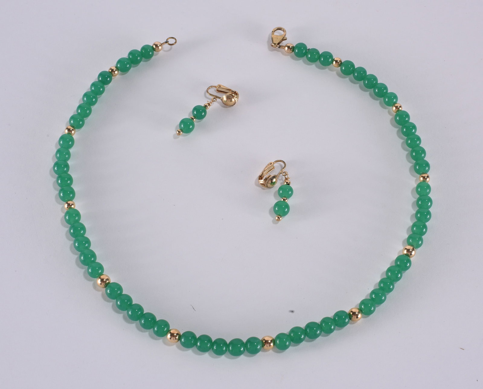 Gold Fill green agate beaded necklace with gold spacers and gold filled earrings. 17": Gold Fill green agate beaded necklace with gold spacers and gold filled earrings. 17"