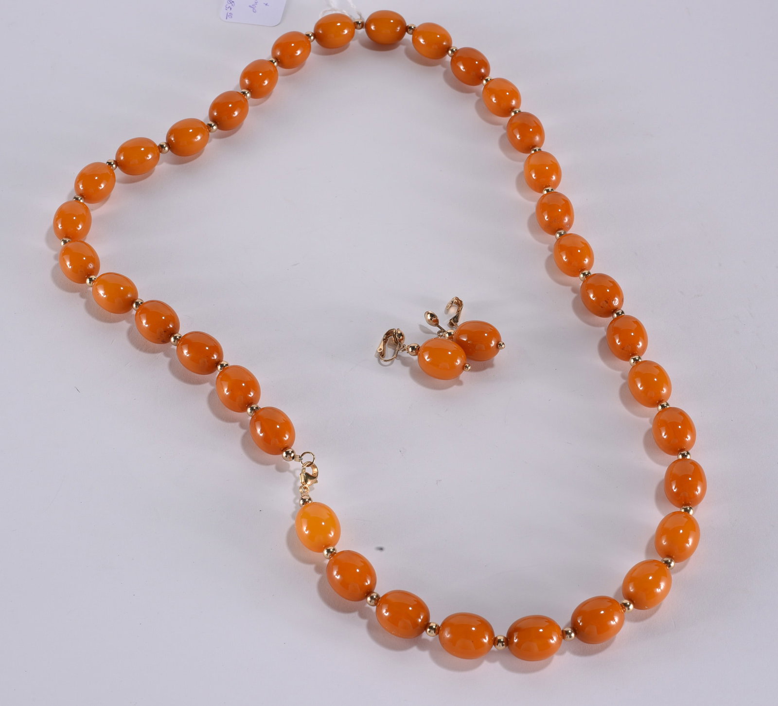 Bakelite butterscotch amber necklace and earrings. (1 of 1)