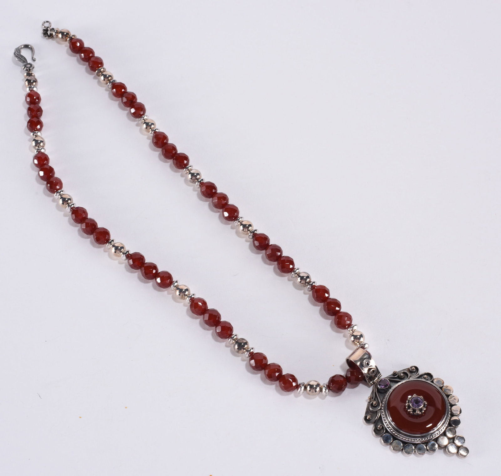 Artisan strung Sterling Silver faceted camelia and camelia pendant with amethyst marked 925. 20" -: Artisan strung Sterling Silver faceted camelia and camelia pendant with amethyst marked 925. 20" - 65.6 grams
