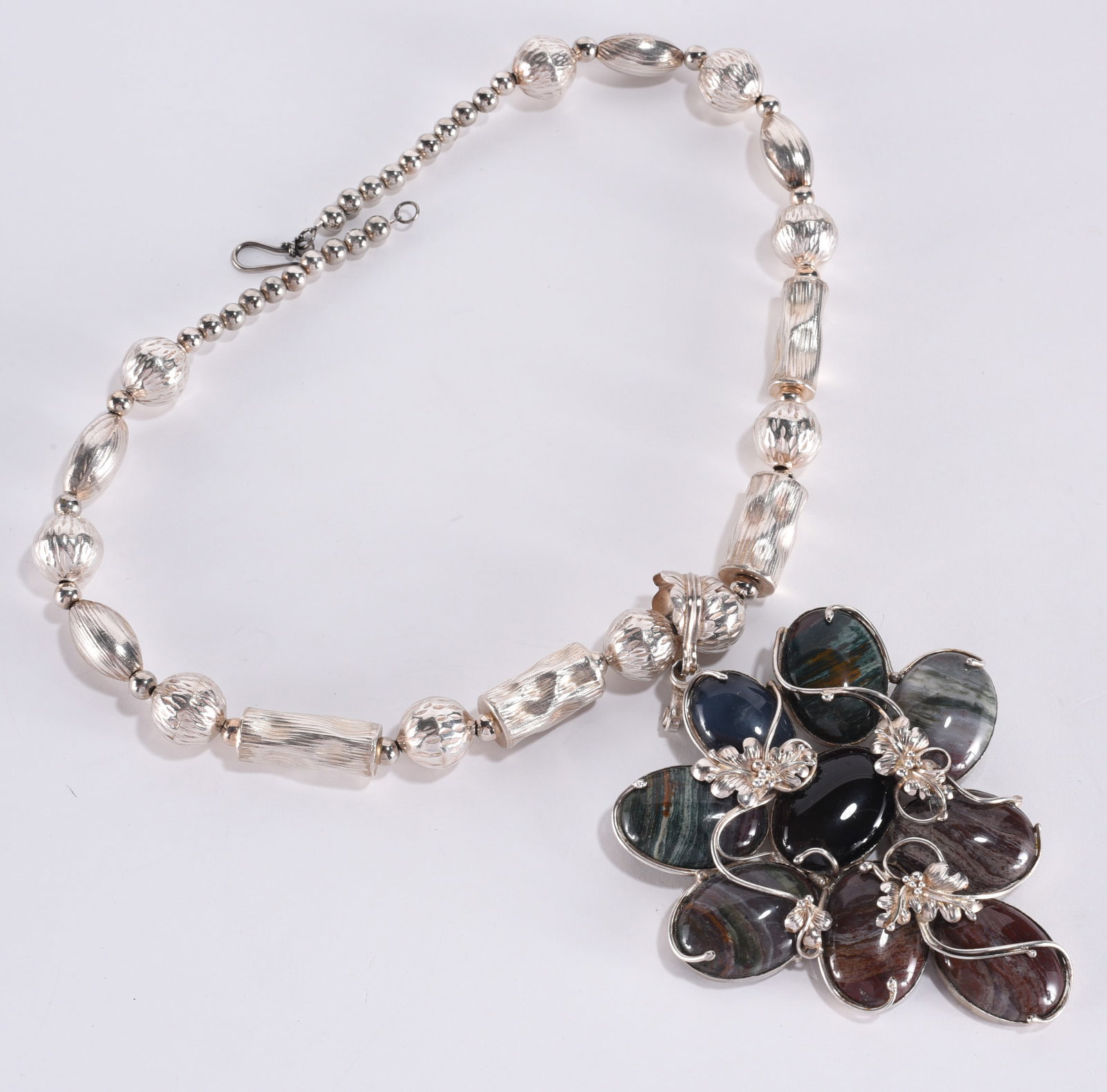 Huge floral agate pendant unmarked. With various shaped silver toned beads. 20": Huge floral agate pendant unmarked. With various shaped silver toned beads. 20"