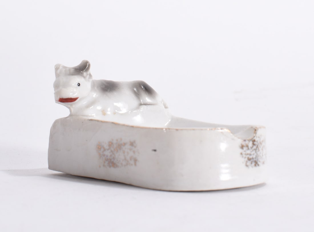 Reclining Cow Ashtray (1 of 2)