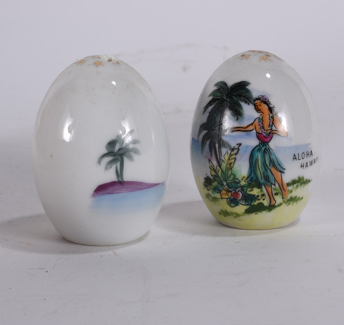Hawaiian Souvenir Egg Shakers, Pair: Pair of porcelain Hawaiian souvenir egg-form shakers, one decorated with hula dancer and ?Aloha Hawaii.?