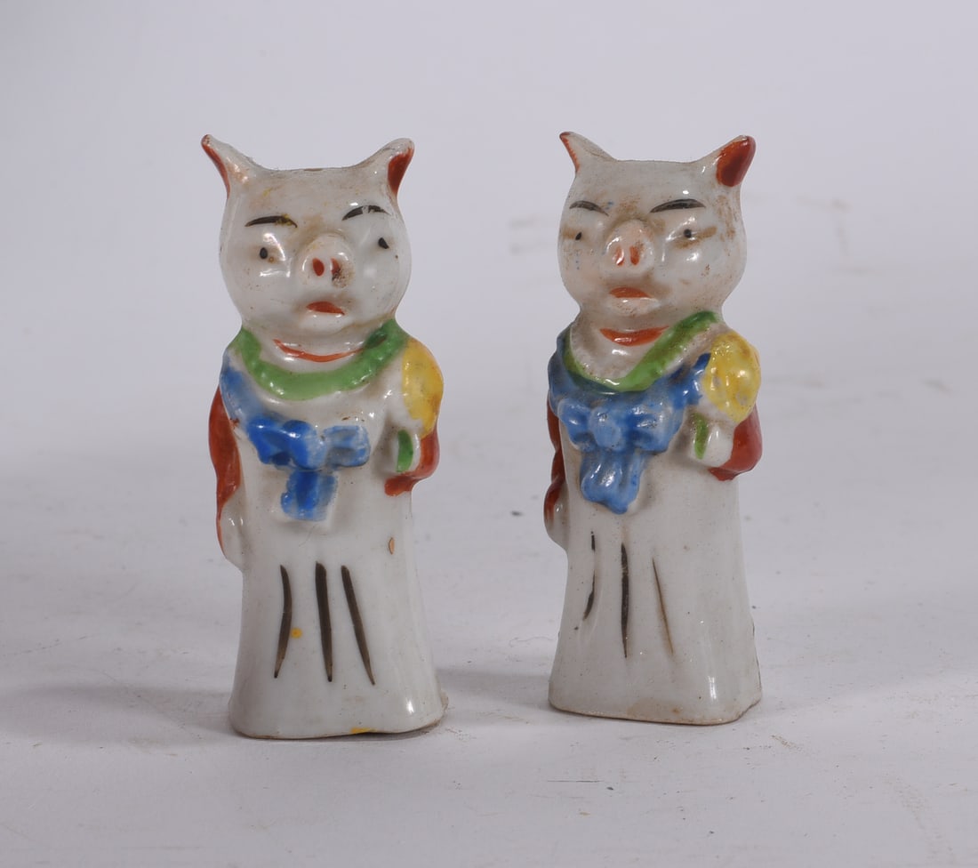 Anthropomorphic Pig Salt and Pepper Shakers (1 of 2)