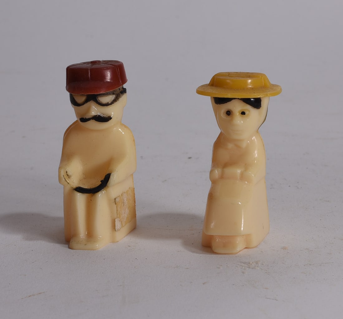 Bakelite Figural Salt and Pepper Shakers (1 of 2)