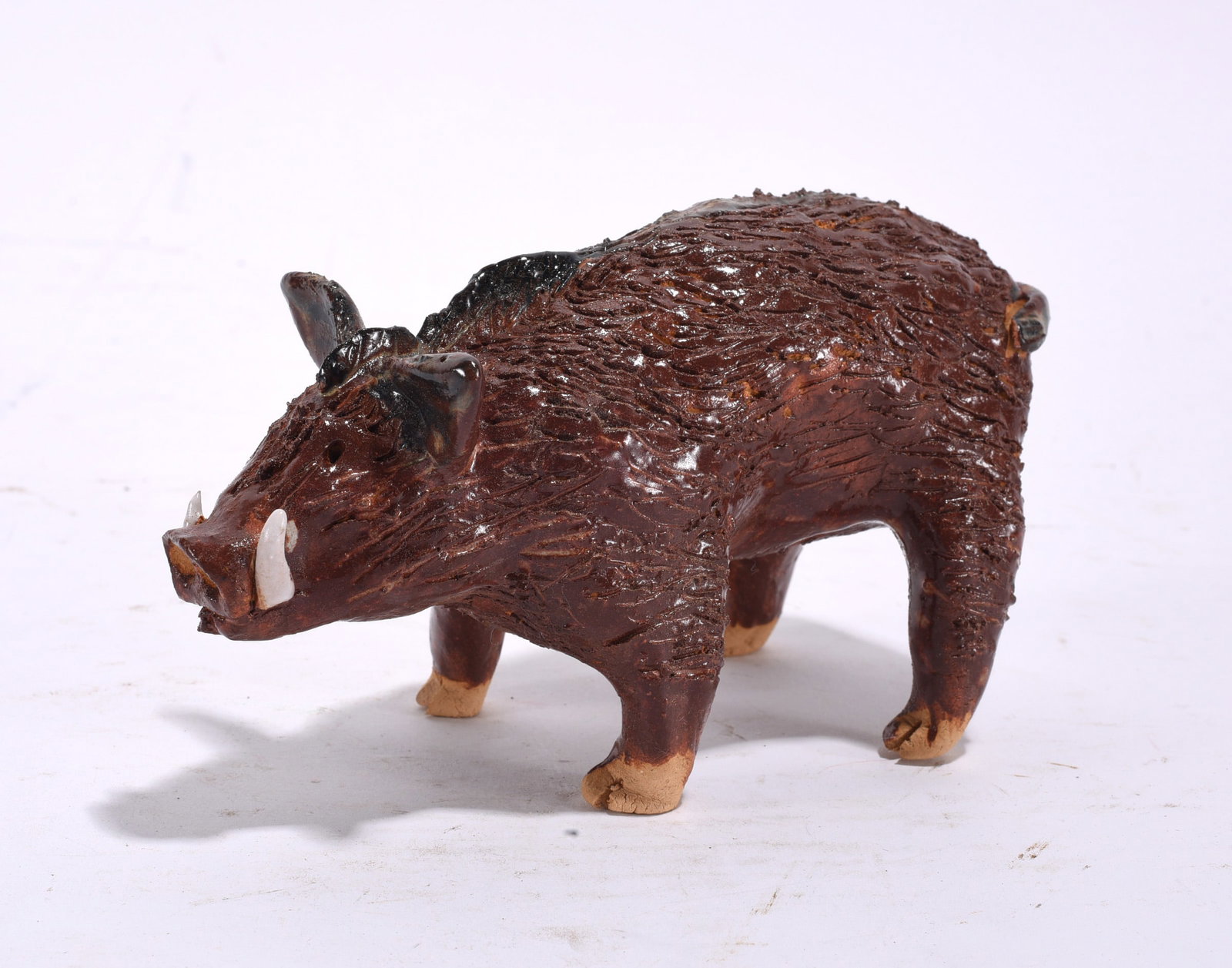 Lynn Bailey Pottery Warthog: Lynn Bailey Pottery Warthog 3" high, 6" long All of the Marvin Bailey pottery is in mint condition. In house shipping may very between $56 and $72 per box.