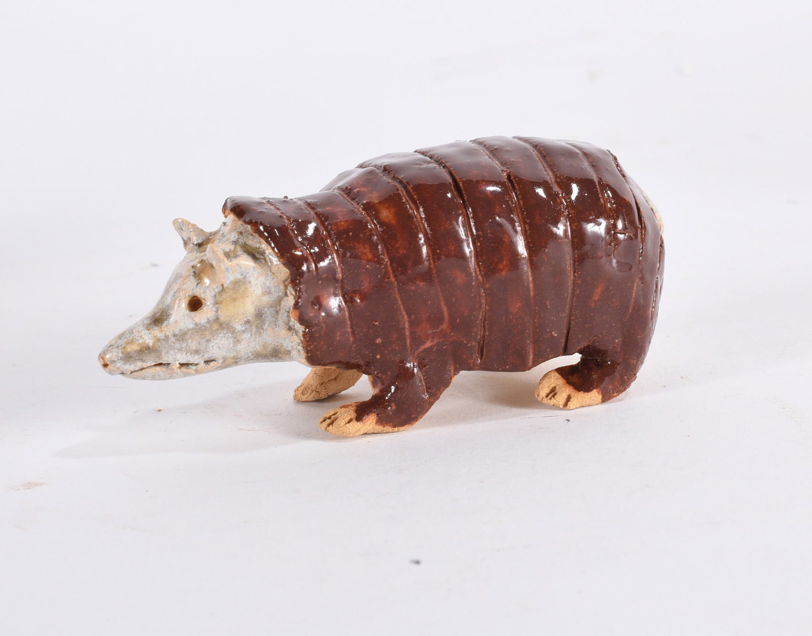 Lynn Bailey Pottery Armadilo: Lynn Bailey Pottery Armadilo 2"x4" All of the Marvin Bailey pottery is in mint condition. In house shipping may very between $56 and $72 per box.