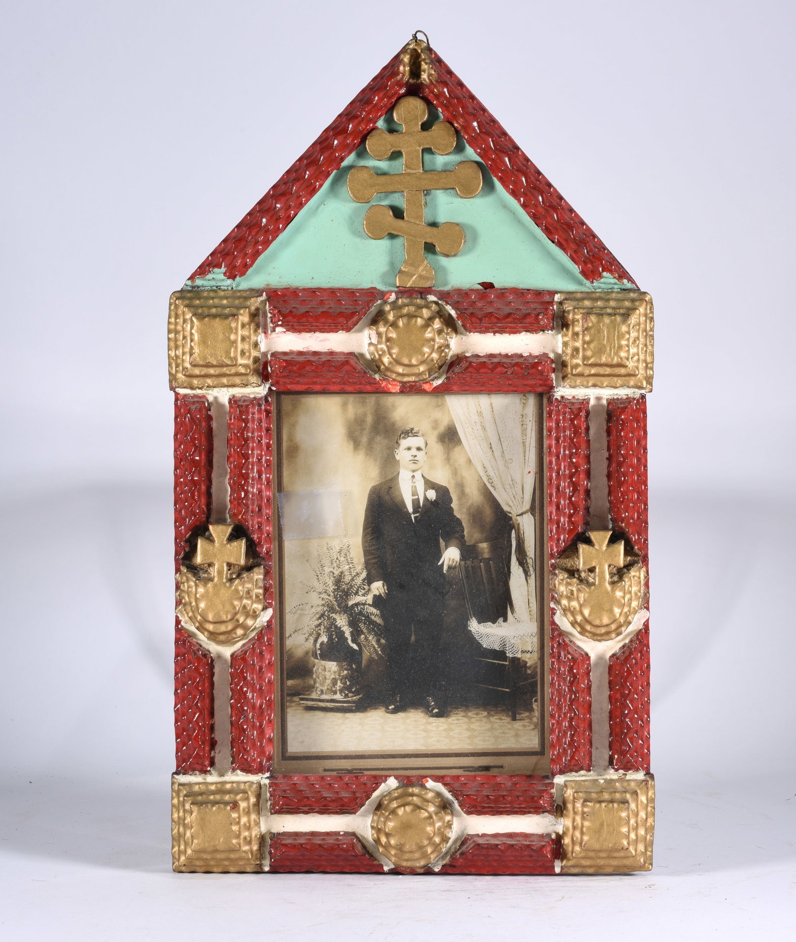 Outstanding Painted Tramp Art Frame: Outstanding Painted Tramp Art Frame 8"x13" original paint, ca. 1910