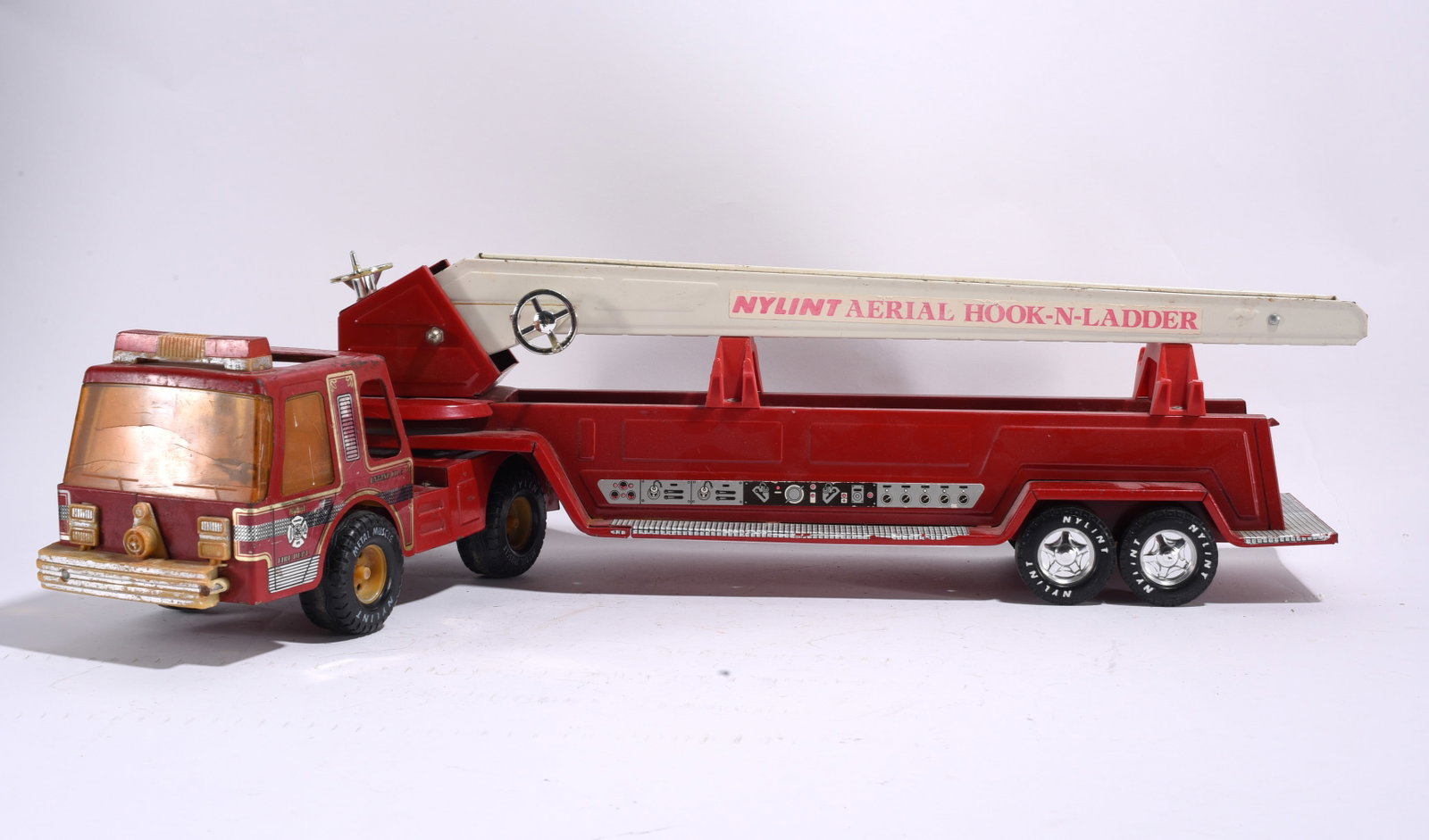 Nylint Aerial Hook-N-Ladder Fire Truck (1 of 3)