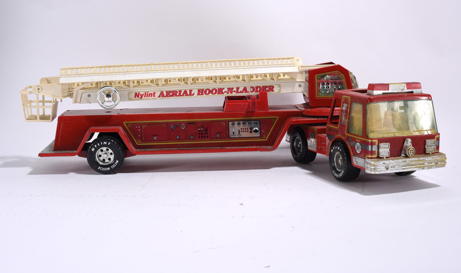 Nylint Engine Co. 1 Ladder Fire Truck (1 of 3)