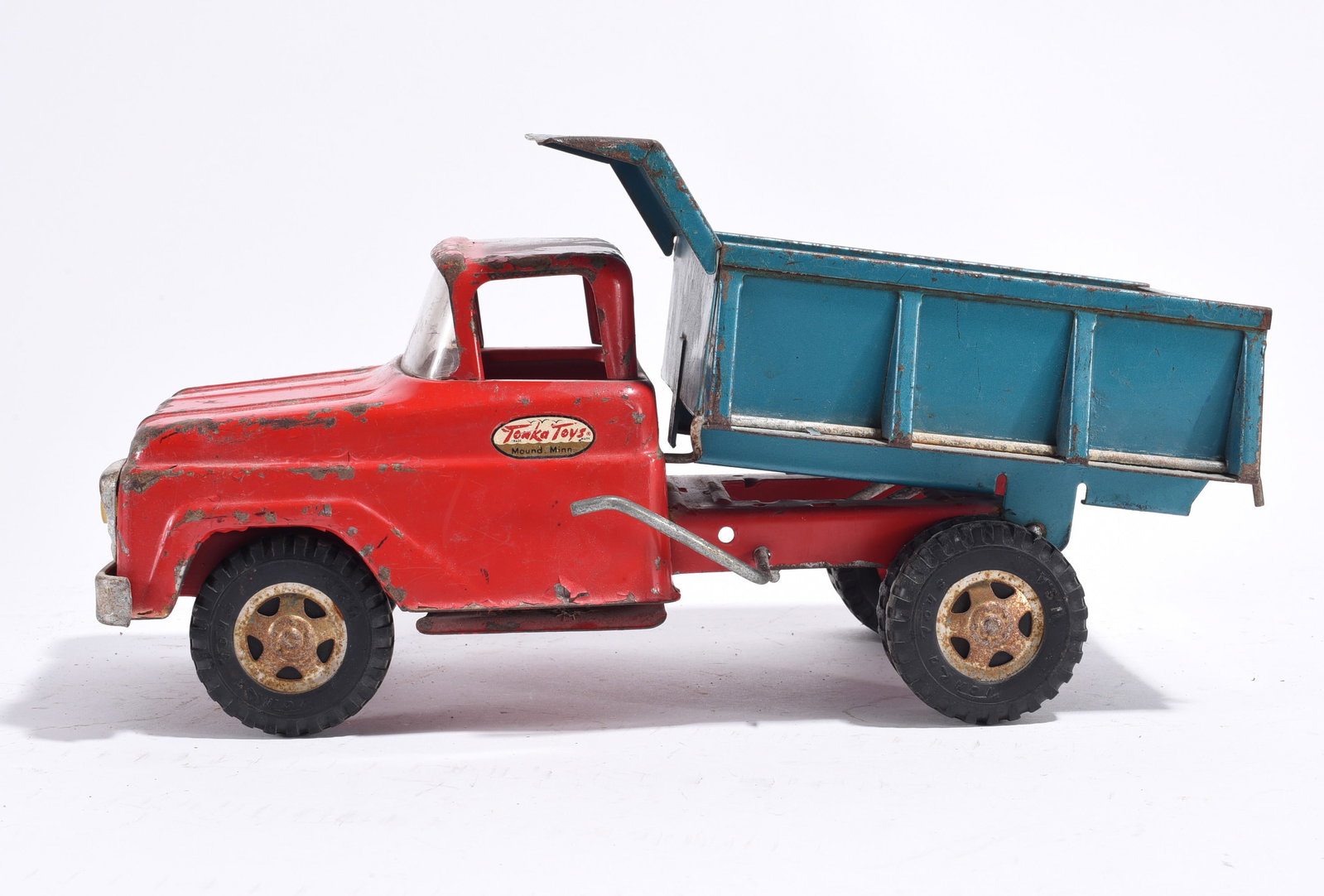 Tonka Pressed Steel Dump Truck (1 of 4)