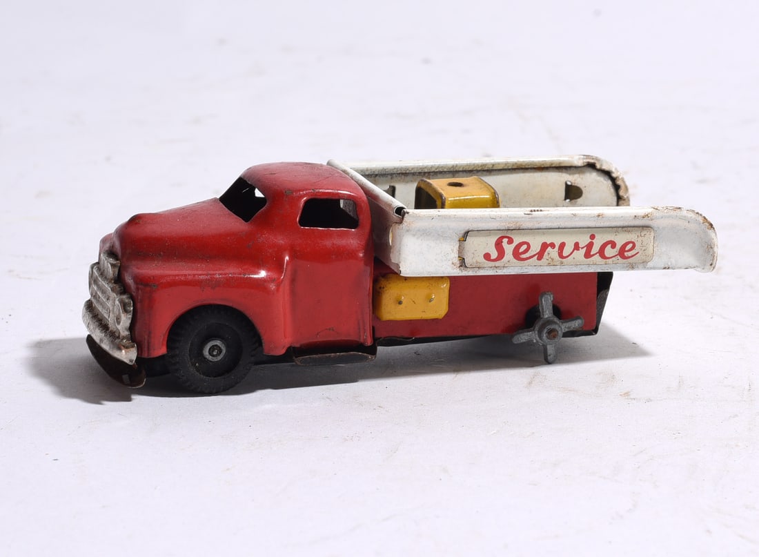 Vintage Pressed Steel Service Station Tow Truck (1 of 3)