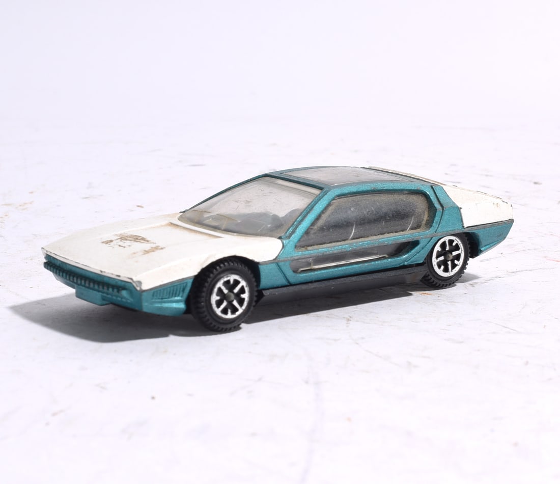 Futuristic Concept Car Die-Cast Model (1 of 2)
