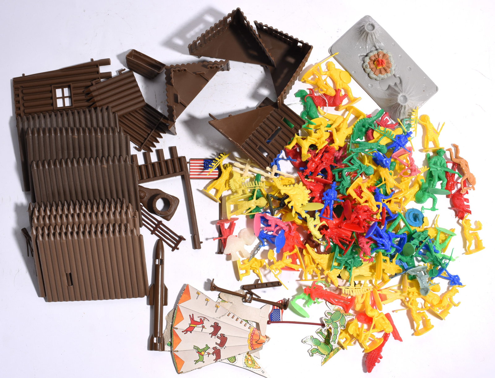 Large Lot of Plastic Toy Soldiers, Frontier Fort Parts & Accessories (1 of 1)