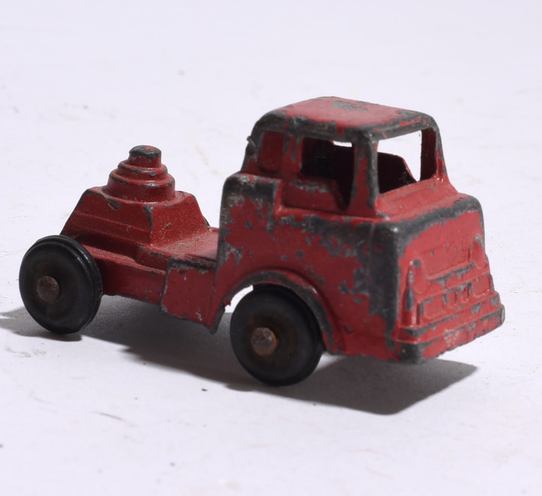 Likely Tootsietoy Cast Metal Tractor/Truck Chassis (1 of 2)
