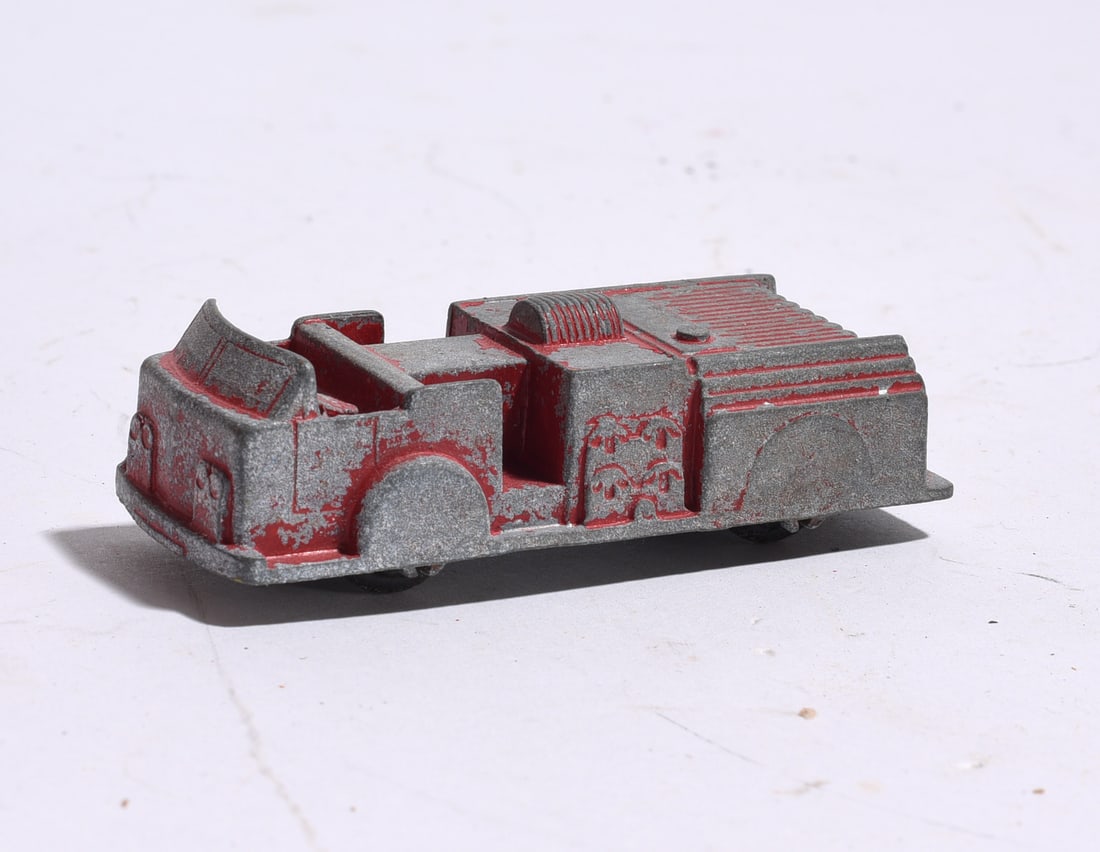Likely Tootsietoy Cast Metal Fire Engine (1 of 2)