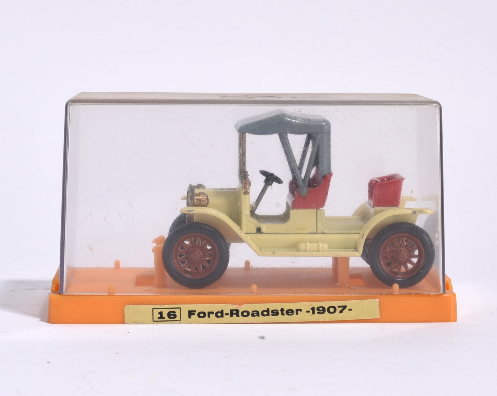Ford Roadster 1907 Scale Model in Display Case (1 of 1)