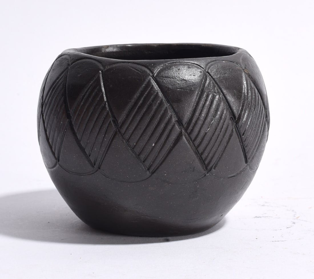 Cherokee Pottery Vase Signed (1 of 3)