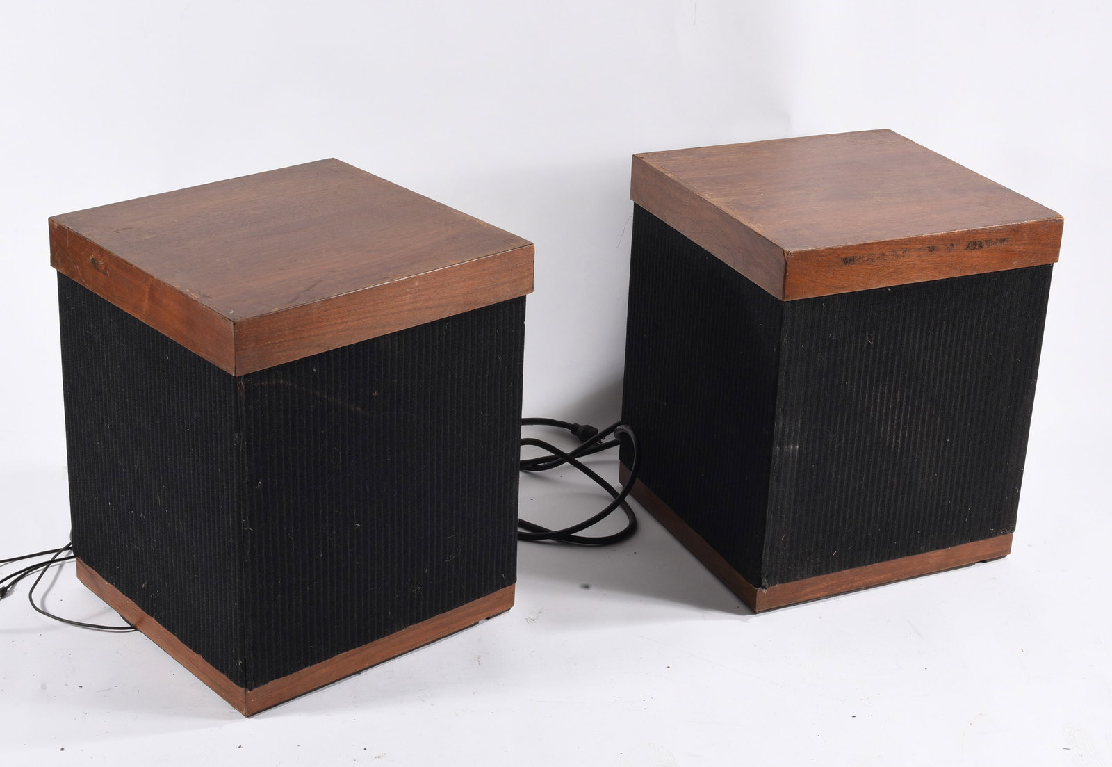 Pair of Vintage Wood Case Speakers (1 of 5)