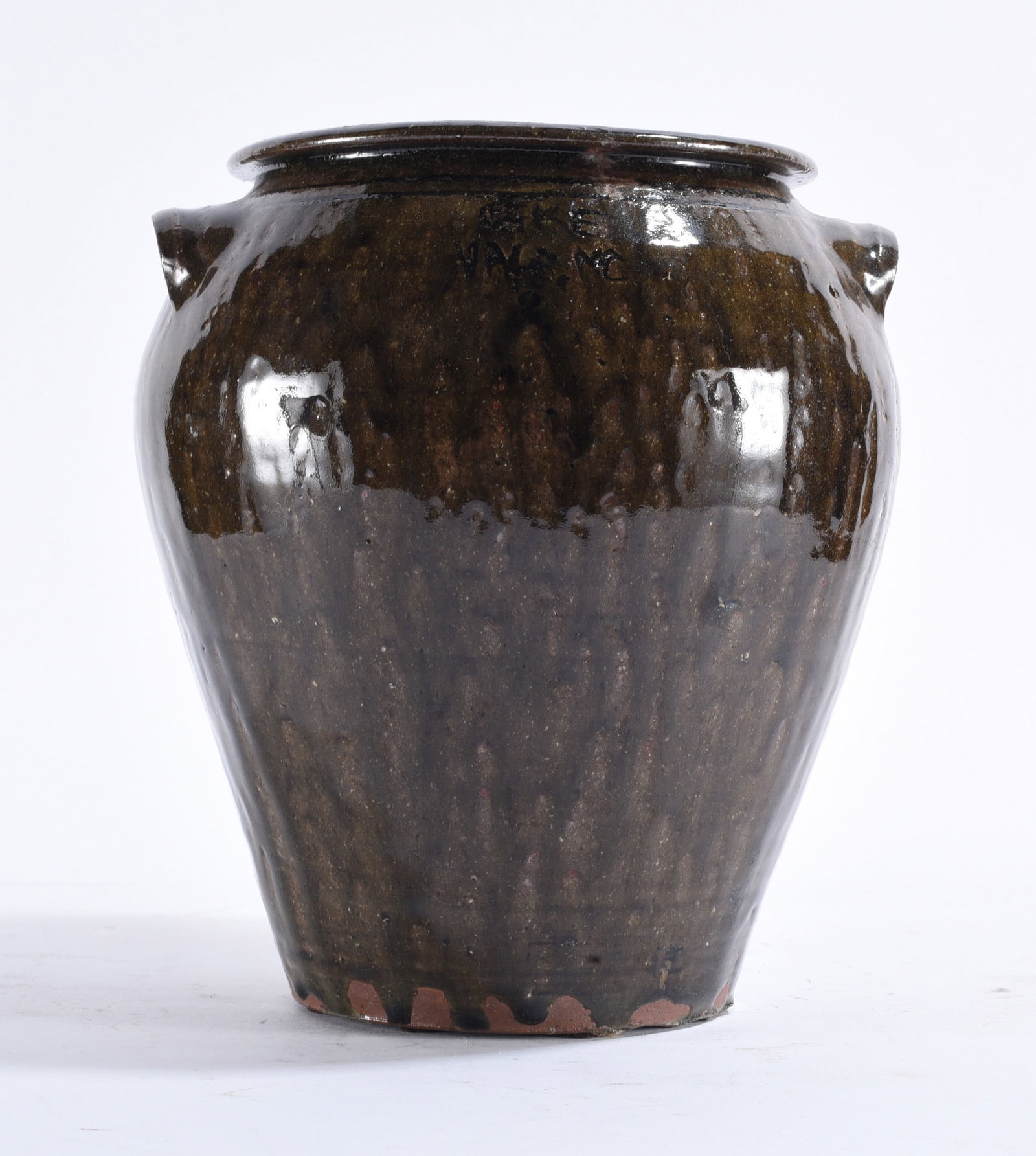 Kim Ellington Alkaline Glaze Pottery Jar: Kim Ellington (b. 1954, Hickory, North Carolina) large Catawba Valley pottery jar with small lug handles and dark alkaline glaze, the surface displaying characteristic variations from the firing. Elli