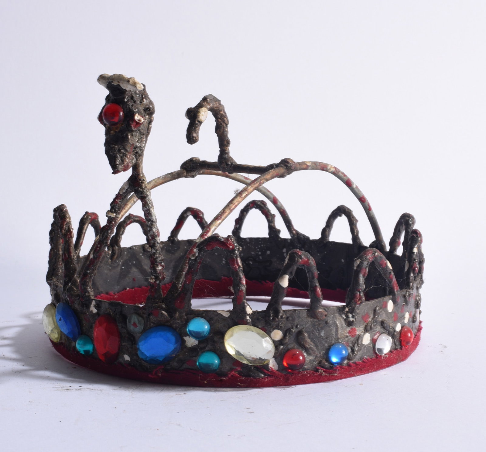 Willie Tarver (1932 - 2010) Sculpture: Mixed-media sculpture by Willie Tarver (1932–2010), constructed from found metal and other materials in the form of a fanciful figure positioned within a crown-like circular structure. Applied color