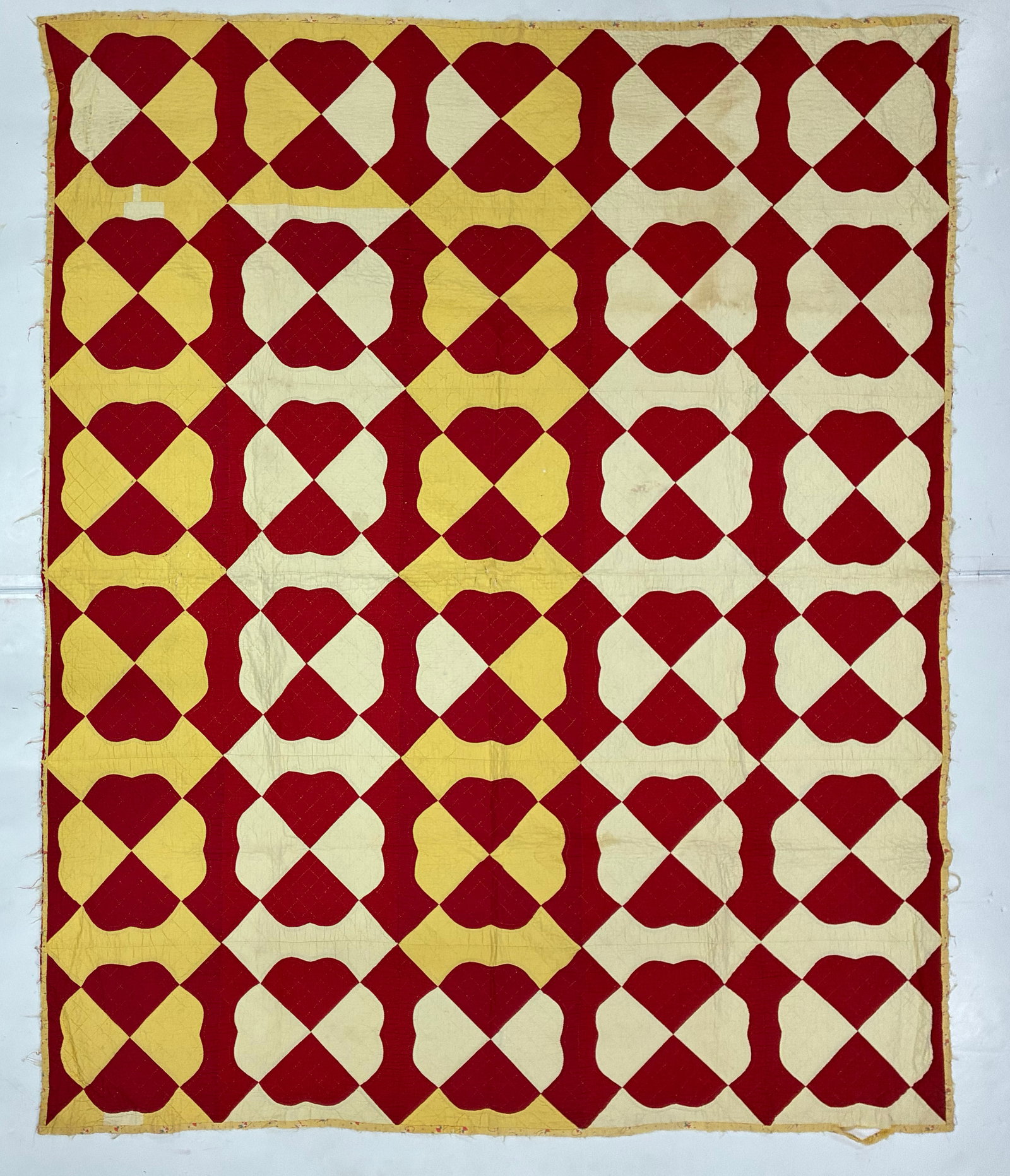 American Red & White Four-Leaf Clover Appliqué Quilt, Circa 1920-1940 (1 of 2)