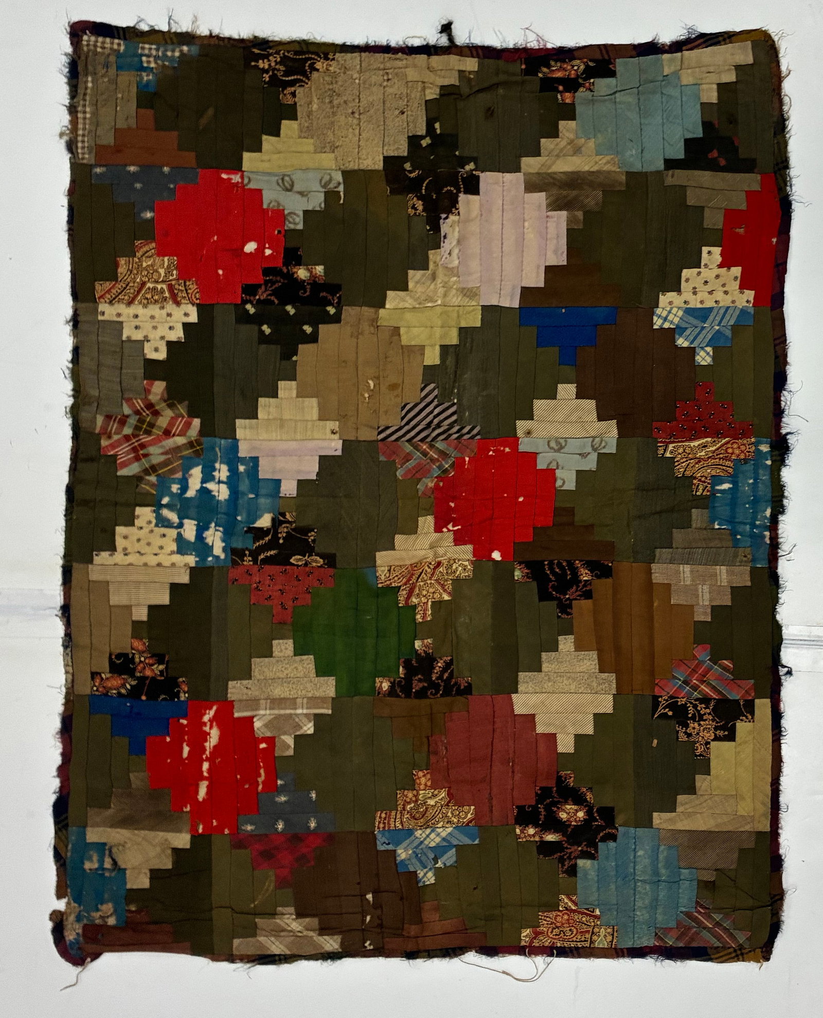 Early 20th Century American Log Cabin Barn Raising Variation Quilt (1 of 2)