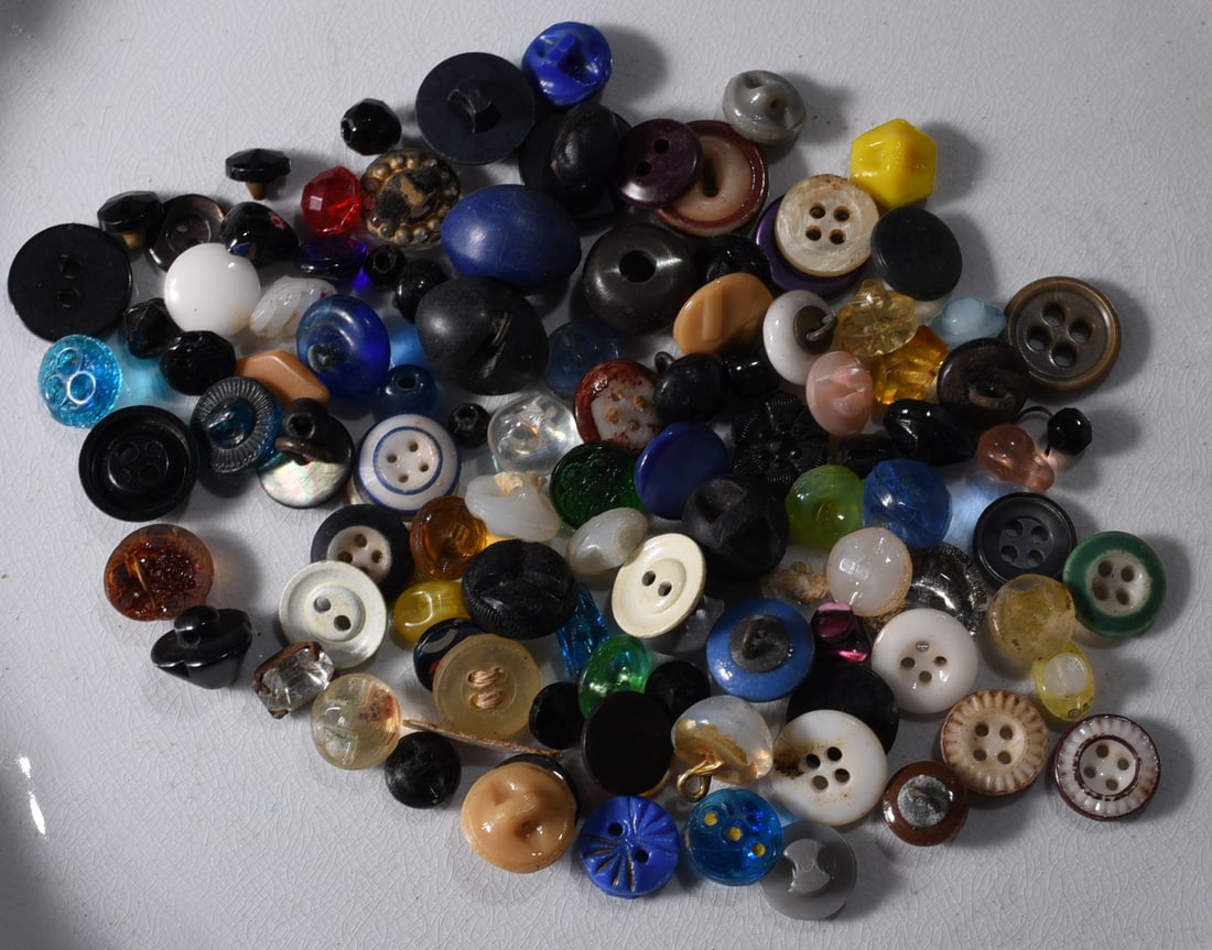 Large Collection of Antique & Vintage Mixed Buttons: Large assortment of antique and vintage decorative buttons in black, blue, white, amber, green, red and other colors. Includes glass, early plastic and composition examples with shank and sew-through 