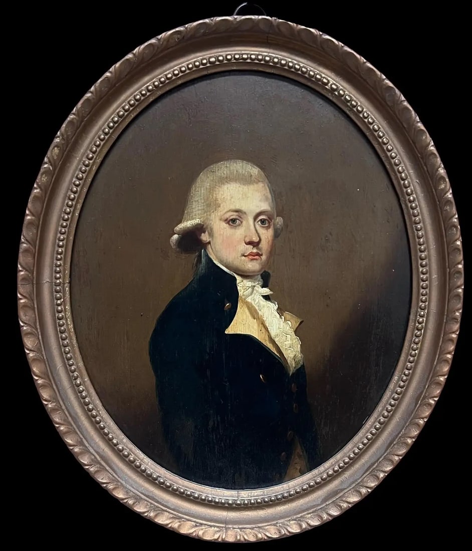 Fine 1800's English Oil on Panel Portrait of a Georgian Gentleman in Oval Frame (1 of 5)