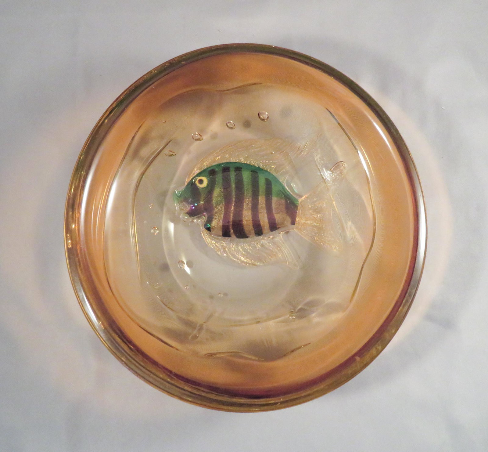 Alfredo Barbini Murano Art Glass Fish Aquarium Bowl: Manufacturer: attrib. Alfredo Barbini Location of Manufacture: Murano, Italy Period of Manufacture: circa 1950 Dimensions: 7 3/8" diameter ; 2 7/16"(h) Weight: 3 lbs. 11 oz. For your consideration is 