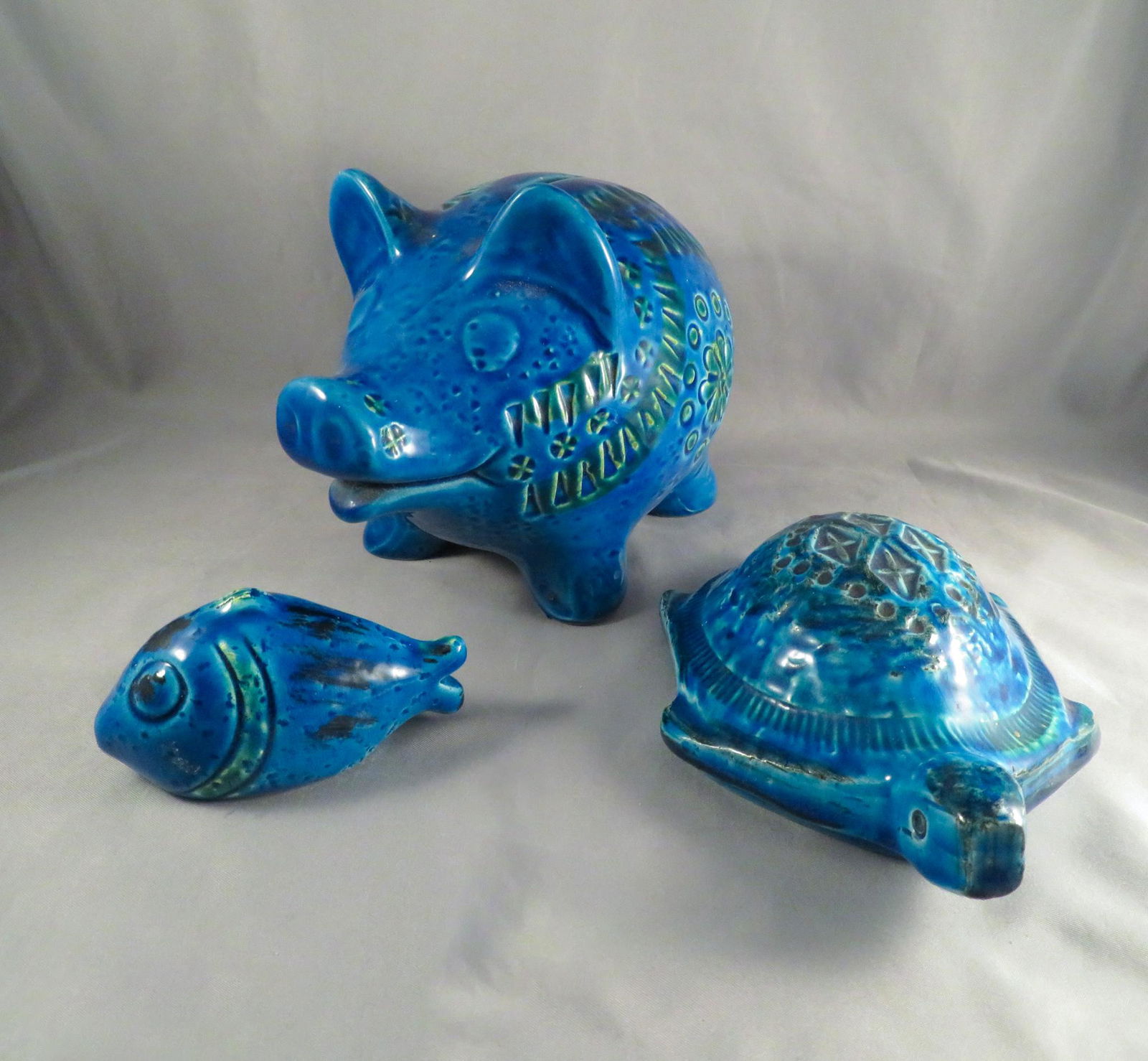 Lot of (3) Bitossi Ceramiche & Flavia Pottery Animals: Manufacturers: Bitossi Ceramiche & Flavia Location of Manufacture: Montelupo Fiorentino, Italy Period of Manufacture: 1960's - 1970's Dimensions of Pig Bank: 7"(l) x 4 1/2"(w) x 5"(h) Dimensions of Fi